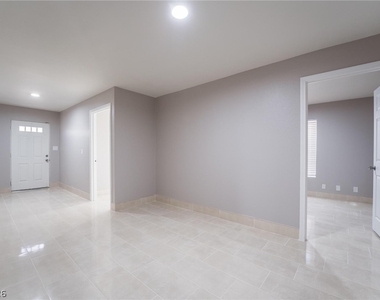 5279 Vicksburg Avenue - Photo Thumbnail 5