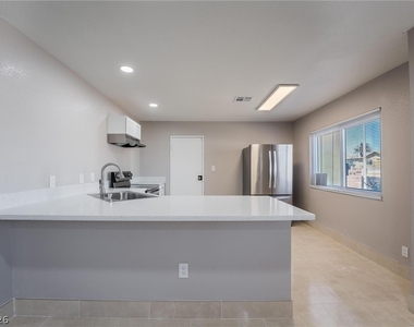 5279 Vicksburg Avenue - Photo Thumbnail 9