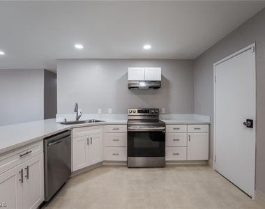 5279 Vicksburg Avenue - Photo Thumbnail 11