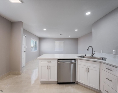 5279 Vicksburg Avenue - Photo Thumbnail 13