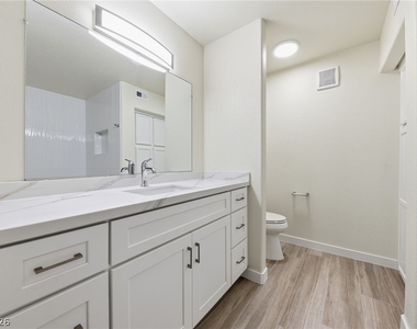 9325 W Desert Inn Road - Photo Thumbnail 15