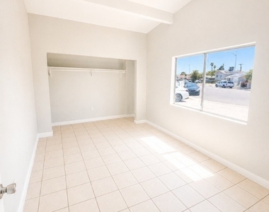2728 Armor Street - Photo Thumbnail 4