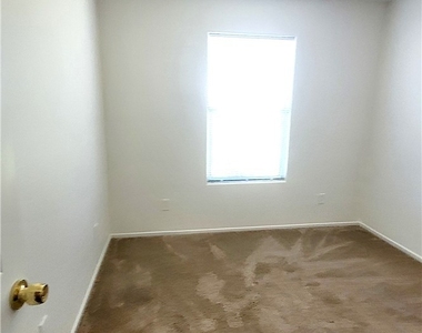 5745 W Dewey Drive - Photo Thumbnail 16