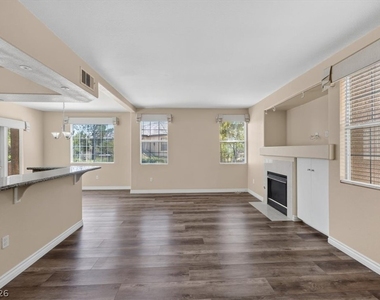 9901 Trailwood Drive - Photo Thumbnail 7