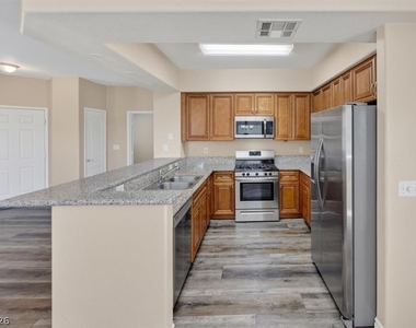 9901 Trailwood Drive - Photo Thumbnail 12