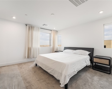 3192 Vittoria Avenue - Photo Thumbnail 10