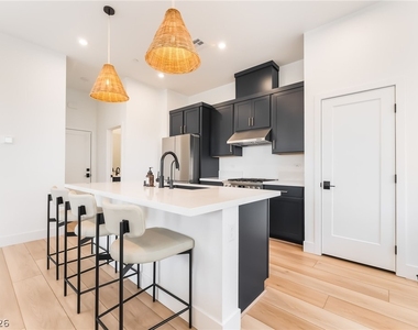 3192 Vittoria Avenue - Photo Thumbnail 6