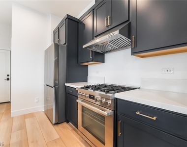 3192 Vittoria Avenue - Photo Thumbnail 8
