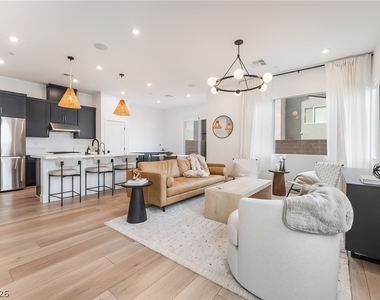 3192 Vittoria Avenue - Photo Thumbnail 3
