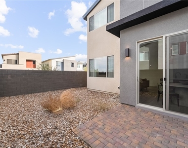 3192 Vittoria Avenue - Photo Thumbnail 20