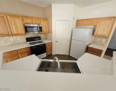 8639 Horizon Wind Avenue - Photo Thumbnail 3