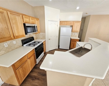 8639 Horizon Wind Avenue - Photo Thumbnail 2