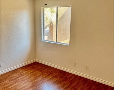 5044 River Glen Drive - Photo Thumbnail 9