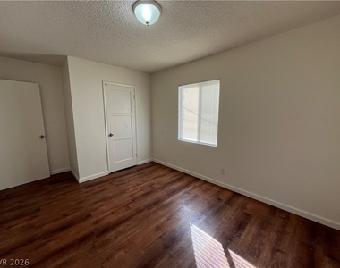 118 Ash Street - Photo Thumbnail 2