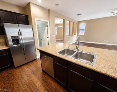 2113 Forest Mist Avenue - Photo Thumbnail 3