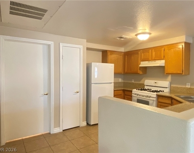 3400 Cabana Drive - Photo Thumbnail 5