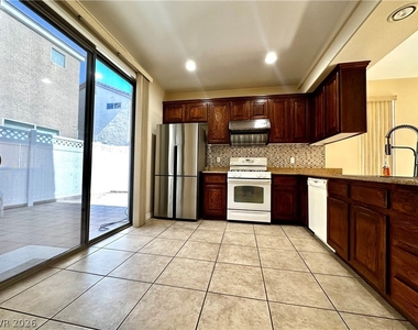 8137 Aurora Mist Street - Photo Thumbnail 5