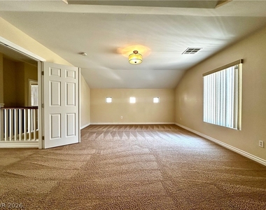 8137 Aurora Mist Street - Photo Thumbnail 12