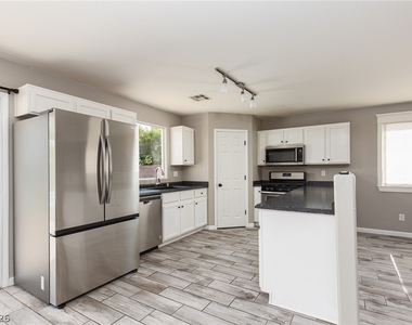 4912 Peaceful Pond Avenue - Photo Thumbnail 12