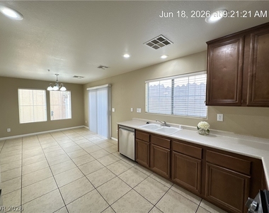 637 Lucky Pine Street - Photo Thumbnail 11