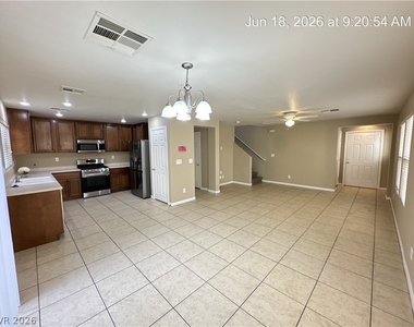 637 Lucky Pine Street - Photo Thumbnail 7