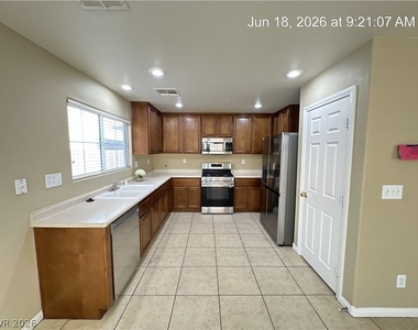 637 Lucky Pine Street - Photo Thumbnail 9