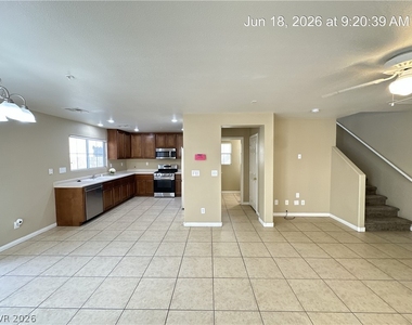 637 Lucky Pine Street - Photo Thumbnail 3