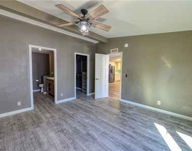 5581 Wheatfield Drive - Photo Thumbnail 6
