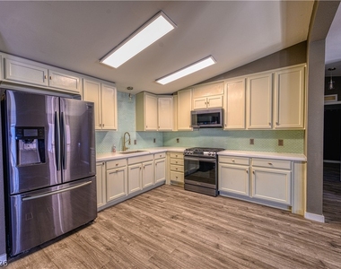 5581 Wheatfield Drive - Photo Thumbnail 2