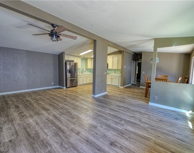 5581 Wheatfield Drive - Photo Thumbnail 9