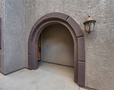 220 Via Mezza Luna Court - Photo Thumbnail 2