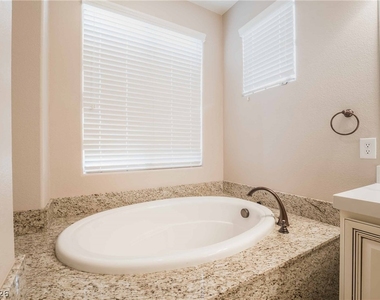 220 Via Mezza Luna Court - Photo Thumbnail 22