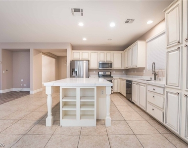 220 Via Mezza Luna Court - Photo Thumbnail 9