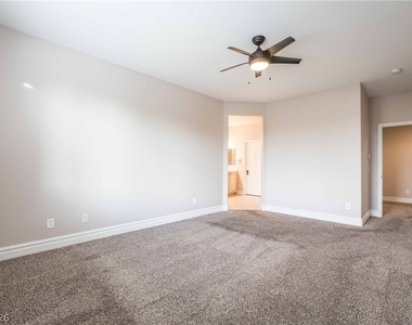 220 Via Mezza Luna Court - Photo Thumbnail 16