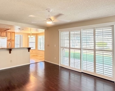 3317 Royal Glen Court - Photo Thumbnail 33