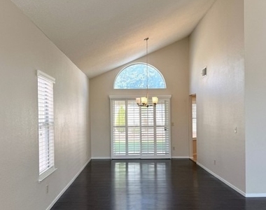3317 Royal Glen Court - Photo Thumbnail 12