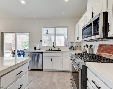 1041 Chestnut Chase Street - Photo Thumbnail 6