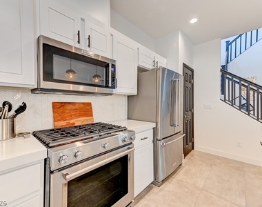 1041 Chestnut Chase Street - Photo Thumbnail 5