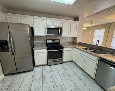 8653 Freeport Lane - Photo Thumbnail 7