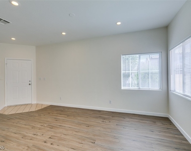892 Blue Rosalie Place - Photo Thumbnail 9