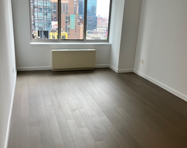 561 10th Avenue - Photo Thumbnail 2