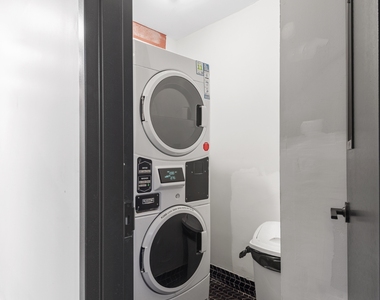 209 Troy Avenue - Photo Thumbnail 9