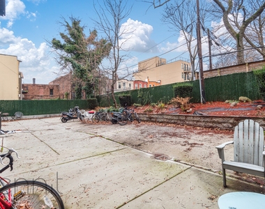 209 Troy Avenue - Photo Thumbnail 10