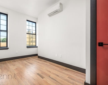 127 Thames Street - Photo Thumbnail 4