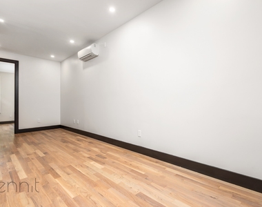 127 Thames Street - Photo Thumbnail 2