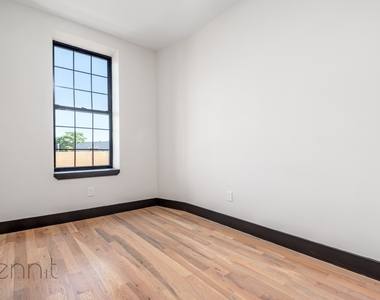 127 Thames Street - Photo Thumbnail 9