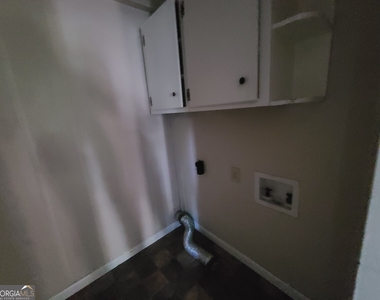 6324 Natha Avenue - Photo Thumbnail 5