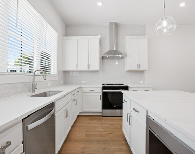 2597 Mackintosh Nw - Photo Thumbnail 11
