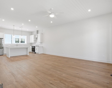 2597 Mackintosh Nw - Photo Thumbnail 7