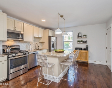 504 Ludlow Avenue - Photo Thumbnail 8